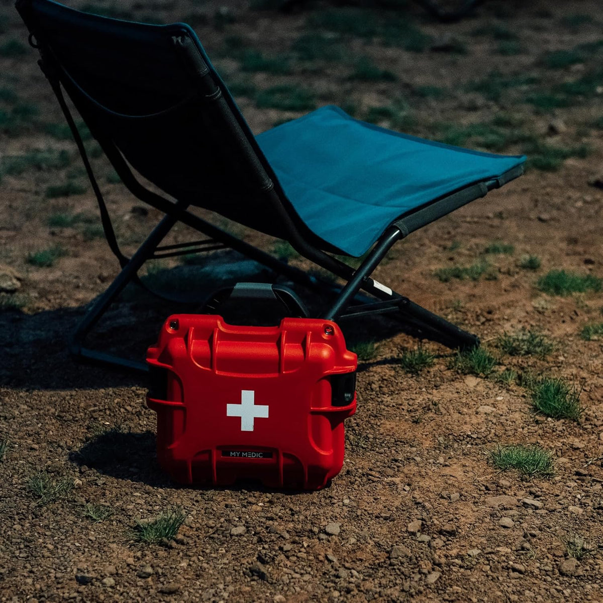 Waterproof first aid kit - Emergency medical supplies and essential survival items, suitable for emergency provisions and necessities in cars, homes, boats, camping and traveling.
