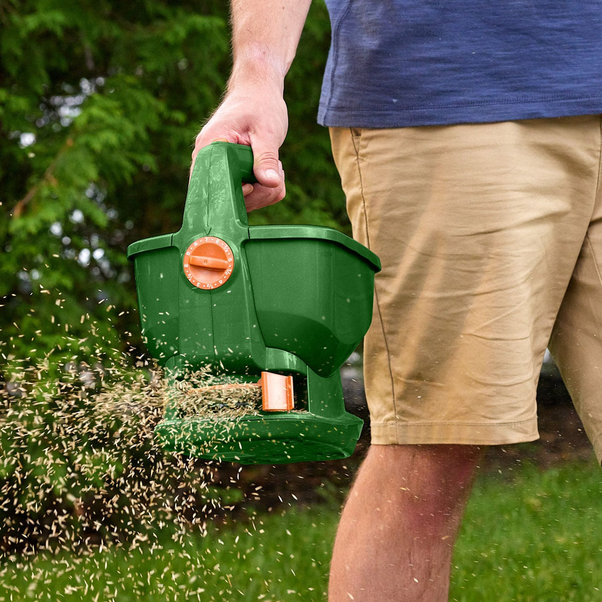 Scotts Wizz Hand-Held Spreader, Battery Operated, 2500 sq. ft.
