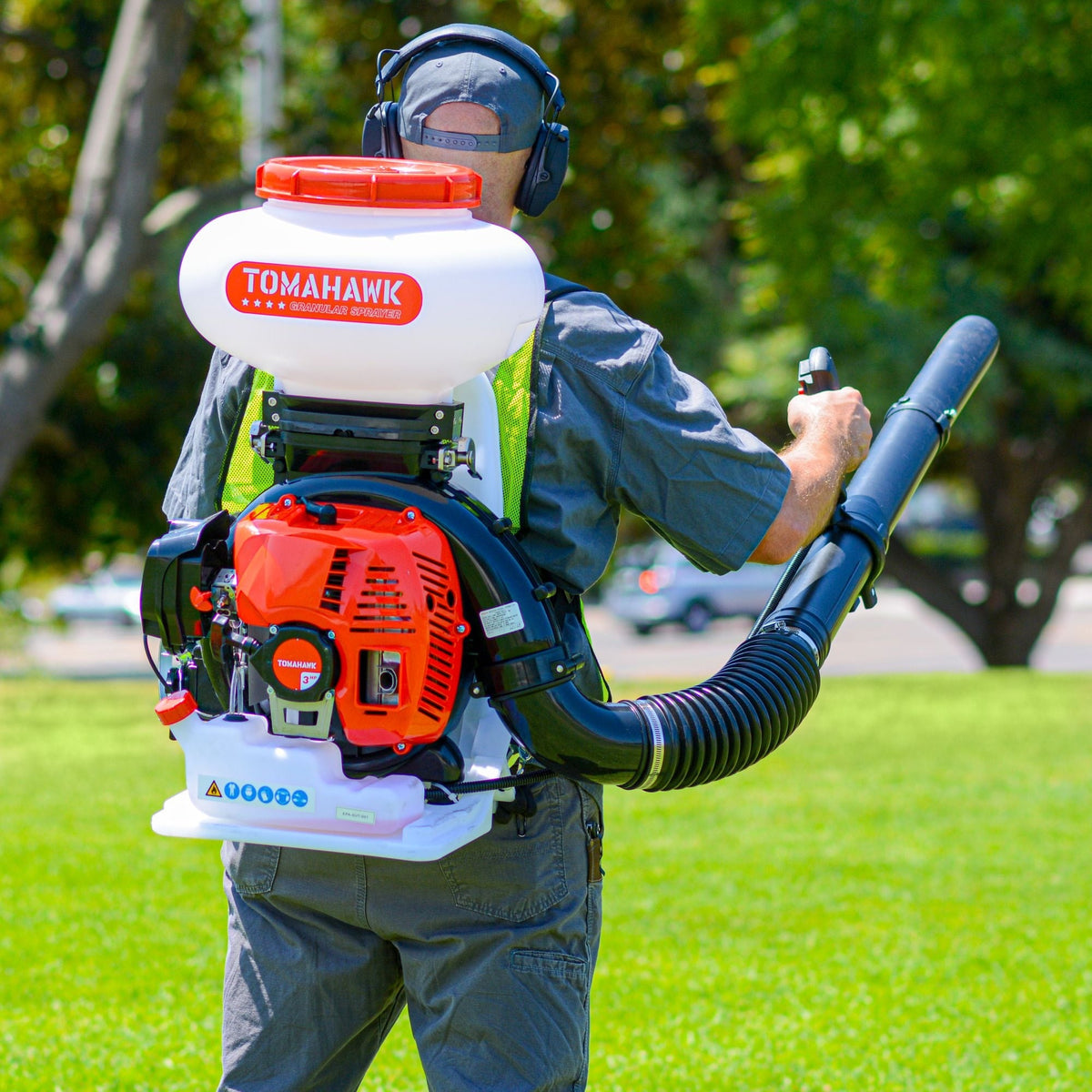 Tomahawk 4-Gallon Backpack Motorized Fertilizer/Ice Melter Spreader